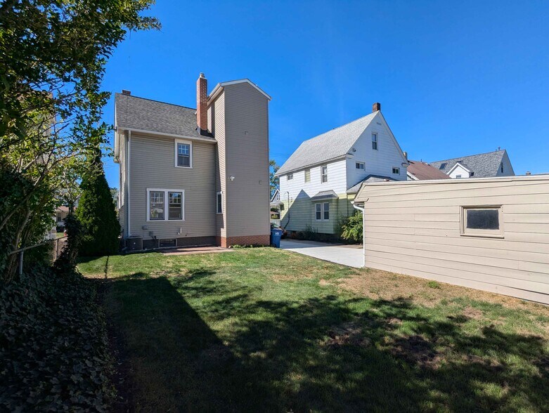 Back Yard - 1497 Lauderdale Ave