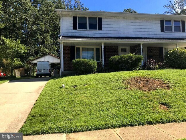 Building Photo - 621 Chapelgate Dr
