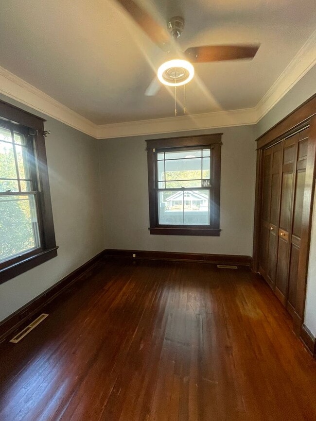 Building Photo - Charming 3 Bed / 1 Bath Bungalow – Prime Location Near Downtown Hickory