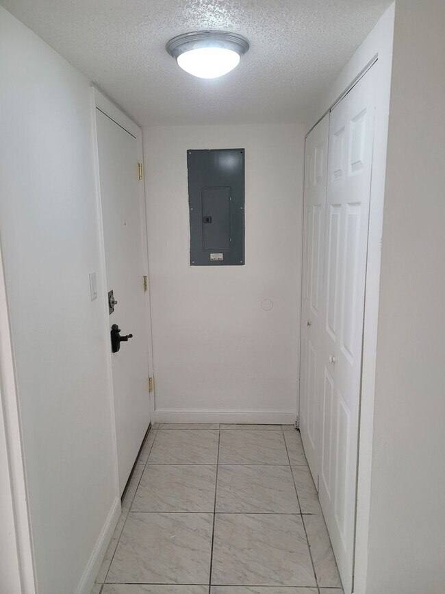 Building Photo - FOR RENT!!! BEAUTIFUL AND SPACIOUS 1 BED 1 BATH CONDO (MOVE IN SPECIAL)...