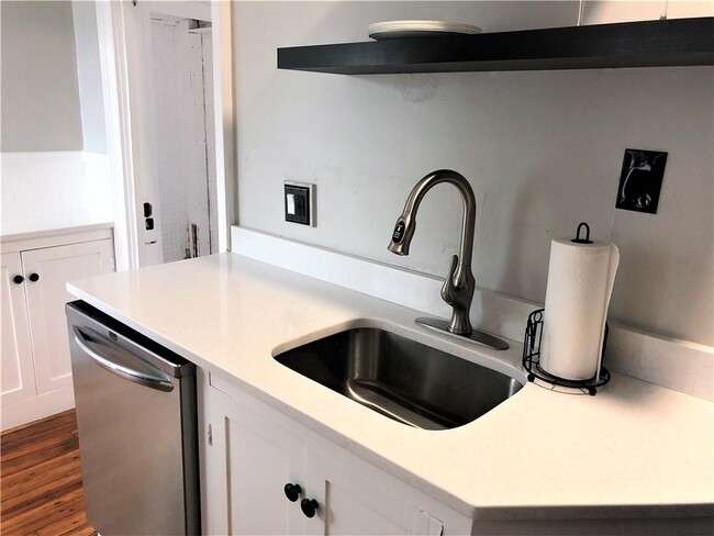 Building Photo - 283 Spring St