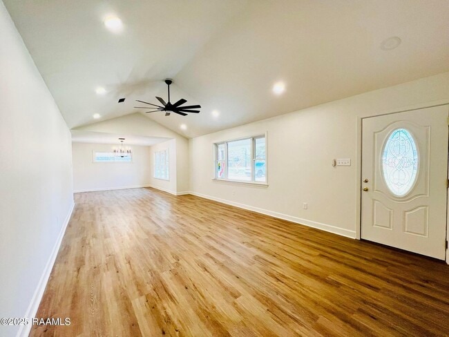 Building Photo - 207 Mitze Dr