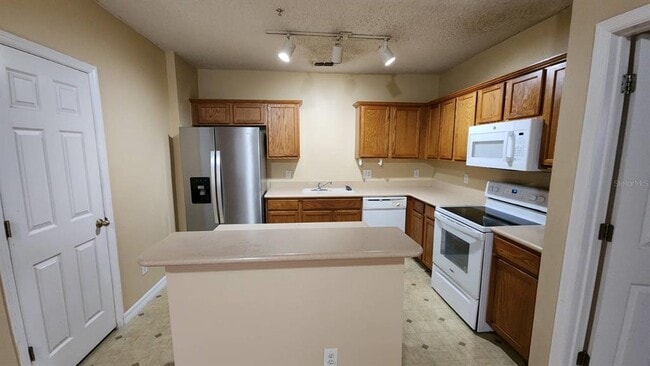 Building Photo - 9946 Tivoli Villa Dr