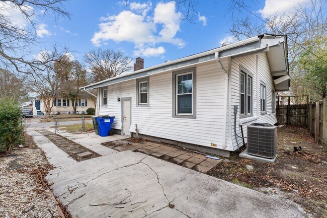 Building Photo - Your Dream Home Awaits in Norfolk!