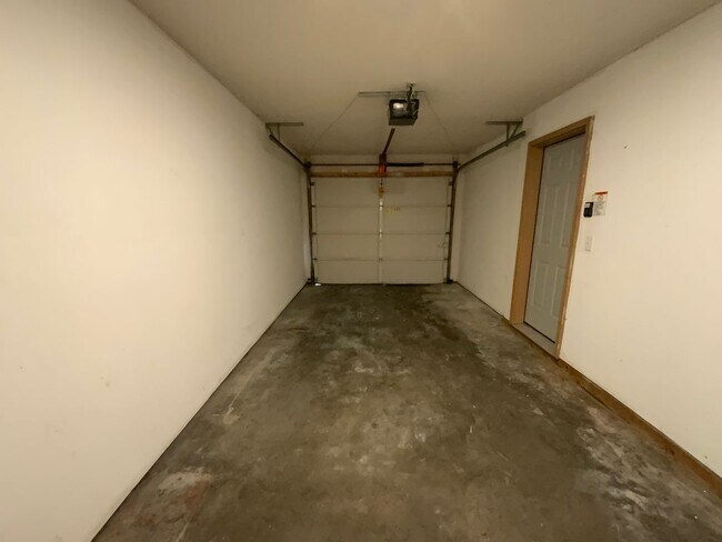 Building Photo - 3566-3568 Prescott Dr