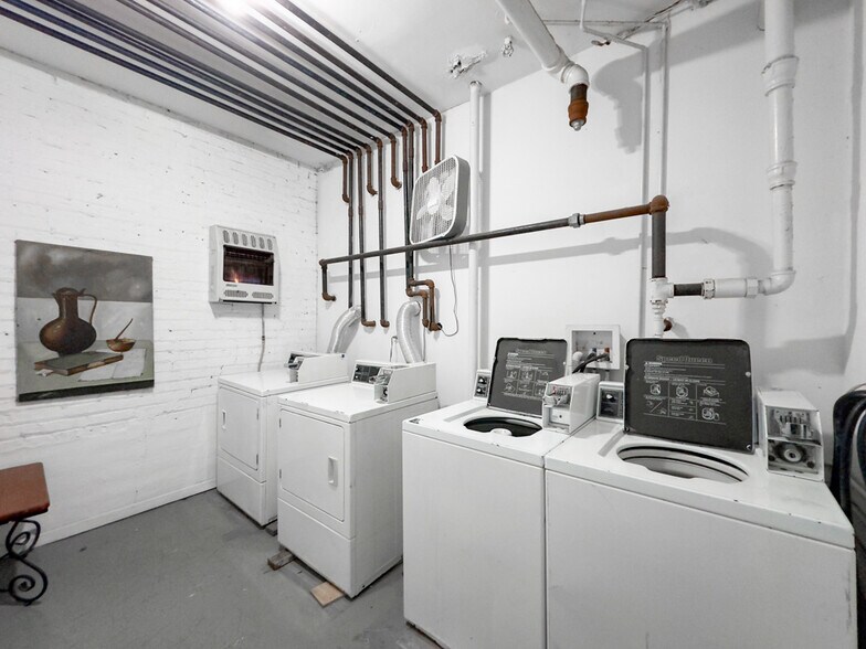 Building Photo - 2917 W McLean Ave