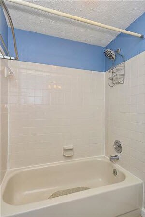Building Photo - Spacious 2BR/2BA Condo in the Heart of How...