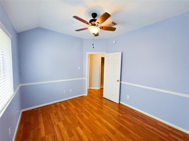 Building Photo - 19410 Bear Springs Dr