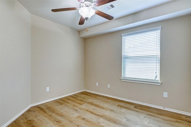 Building Photo - 6451 Calgary Woods Ln