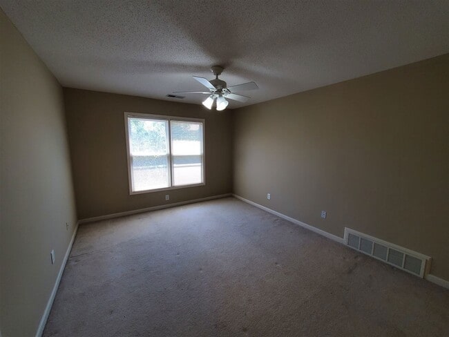 Building Photo - 472 Hunters Mill Cove