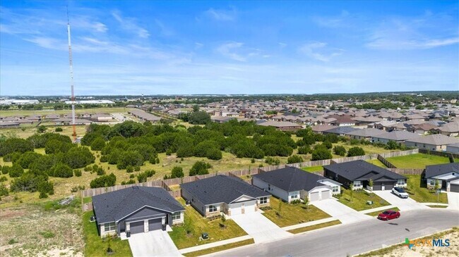 Building Photo - 911 Sevenleaf Ln