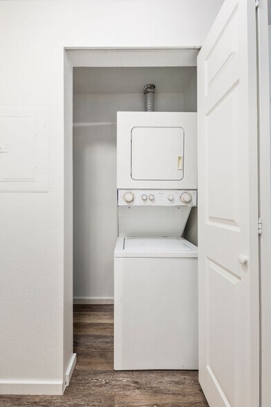 Building Photo - 8745 Greenwood Ave N APT 207,