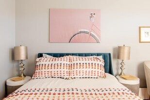 Building Photo - 716 Valence St