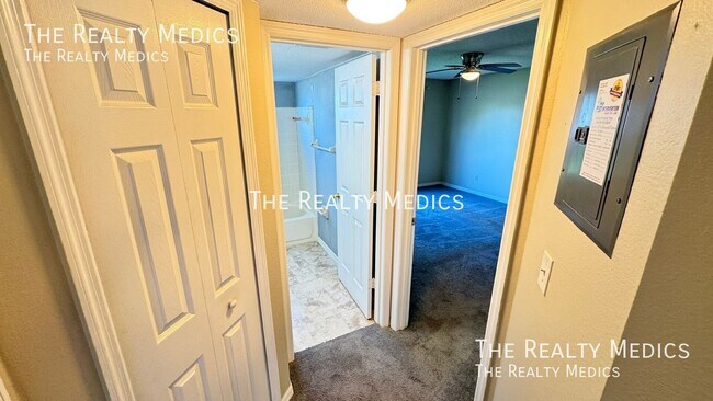 Building Photo - 2727 N Poinciana Blvd