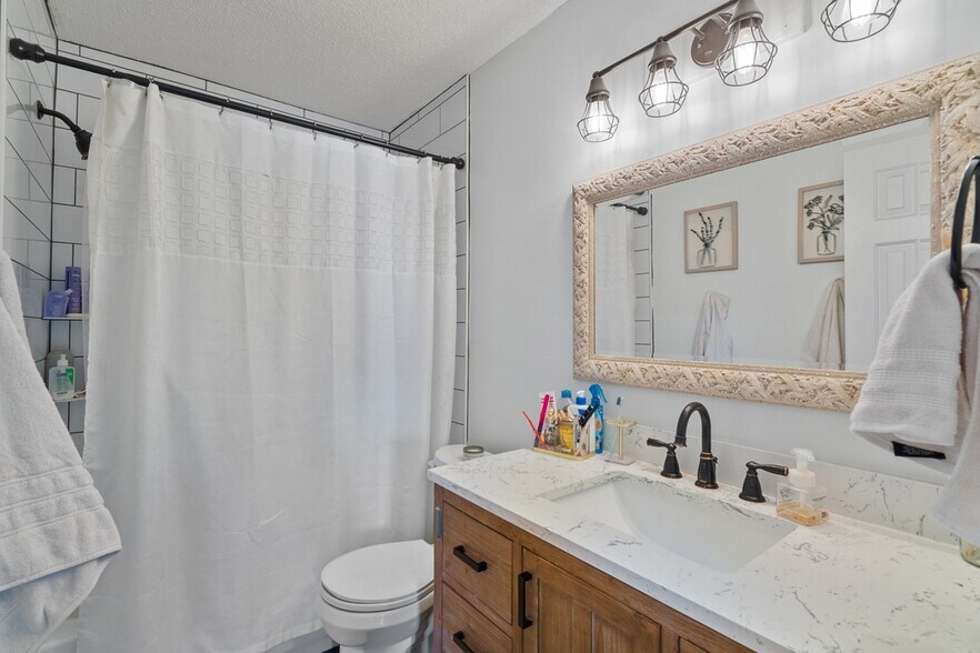 Building Photo - 5841 Brentwood Trce
