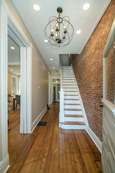 Building Photo - 1936 Arsenal St