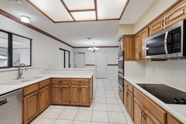 Building Photo - 6118 Windy Knoll