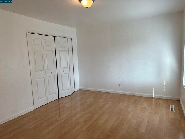 Building Photo - 89 Villa Cir