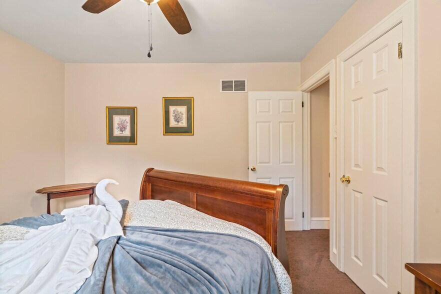 Building Photo - 42 Old Lancaster Rd