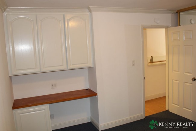 Building Photo - Rare Corner One Bedroom Fully Remodeled w/ In-Unit Laundry