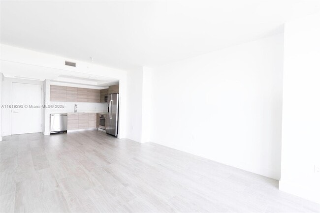 Building Photo - 121 NE 34th St