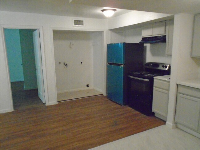 Building Photo - 9898 Club Creek Dr