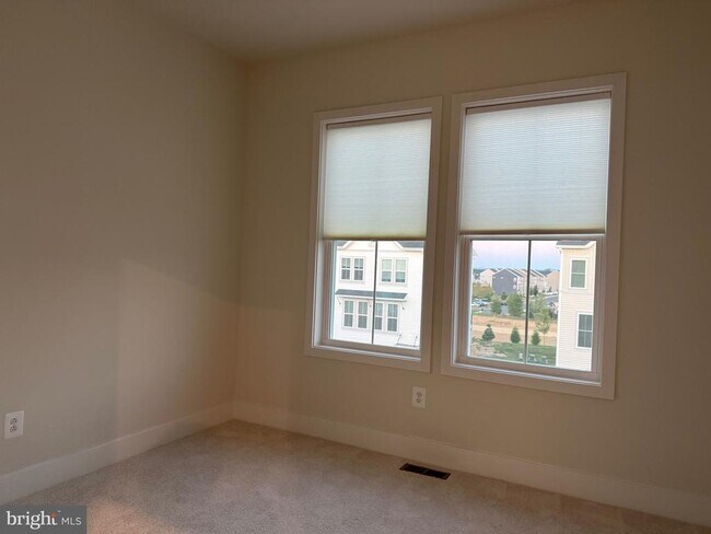 Building Photo - 120 Galaxy Pl