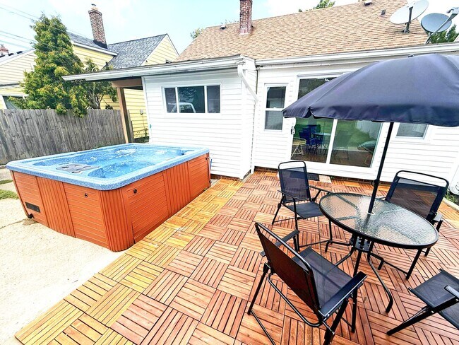 Building Photo - Bayard Luxe Hot Tub Escape