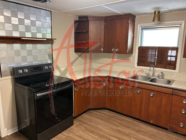 Building Photo - 3464 Red Banks Rd S