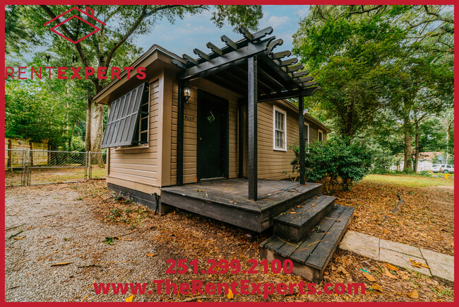 Building Photo - 5005 N Hillwood Cir