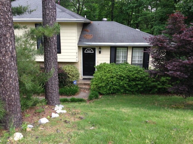 Building Photo - 212 Glenvalley Ln NW