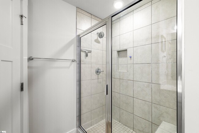 Building Photo - 127 Shallons Dr