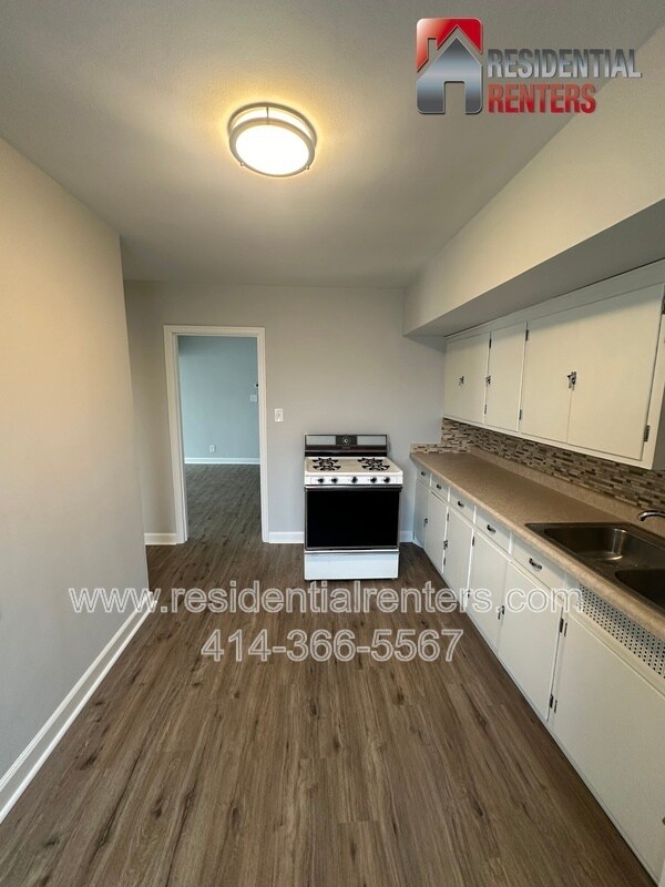 Building Photo - 8020 W Becher St