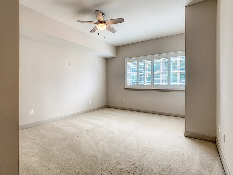 Building Photo - 100 S Eola Dr