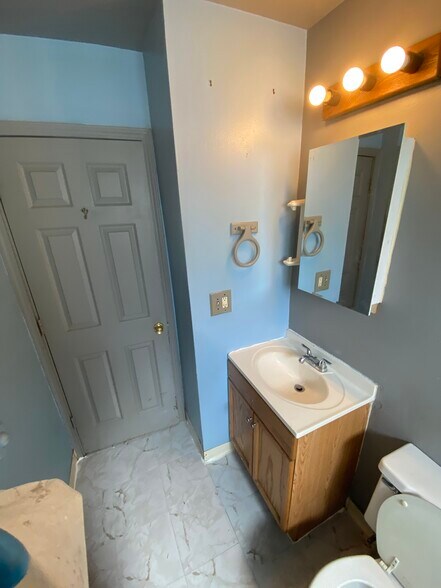 Bathroom - 11051 Studebaker Ave