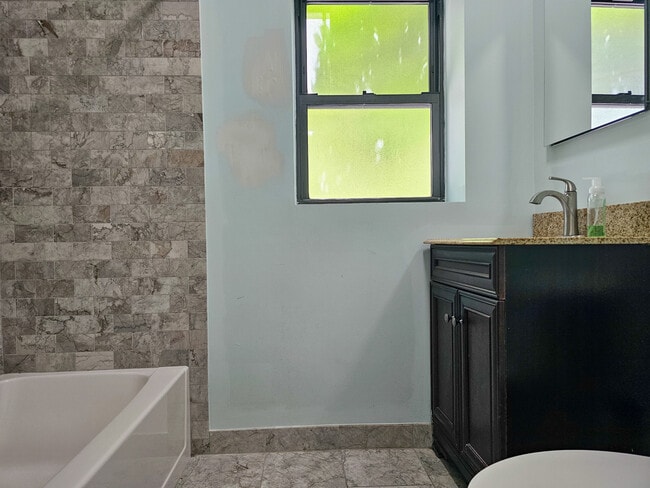 Building Photo - 4100 N Kedzie Ave