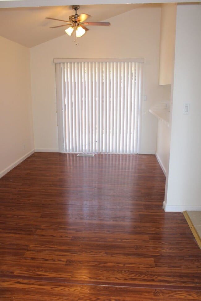 Building Photo - Bright 2 Bedroom, 2 Bathroom Condo, W/ Gar...