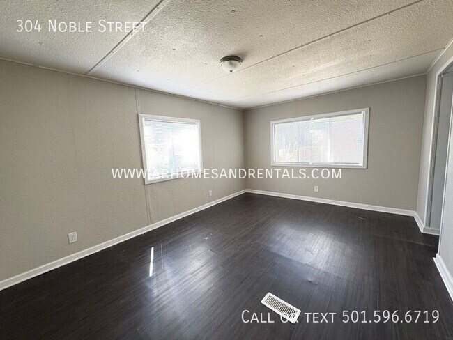 Building Photo - 304 Noble St