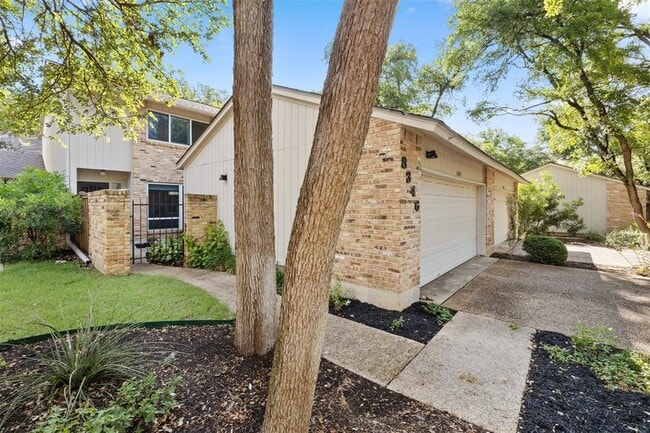 Building Photo - 8346 Summerwood Dr