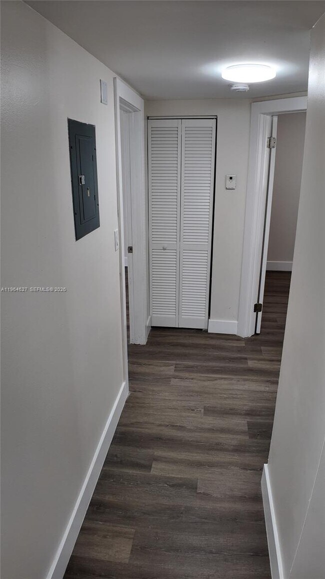 Building Photo - 5400 W 21st Ct