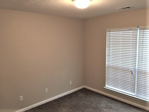 Building Photo - 11 Escapade Lane