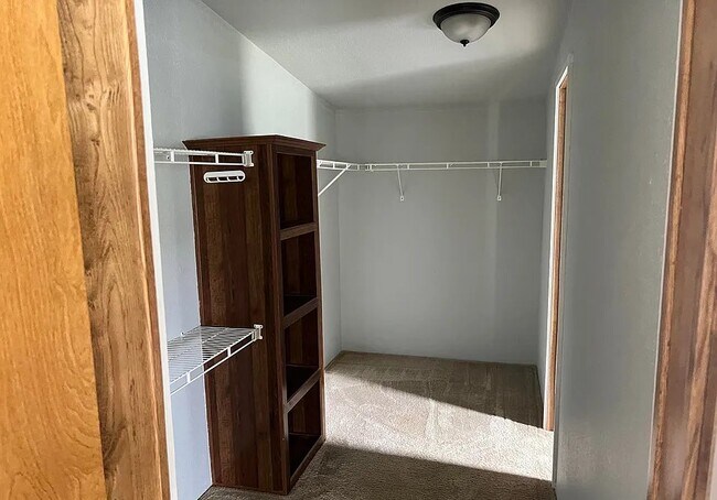 Building Photo - 6254 Shady Creek Dr