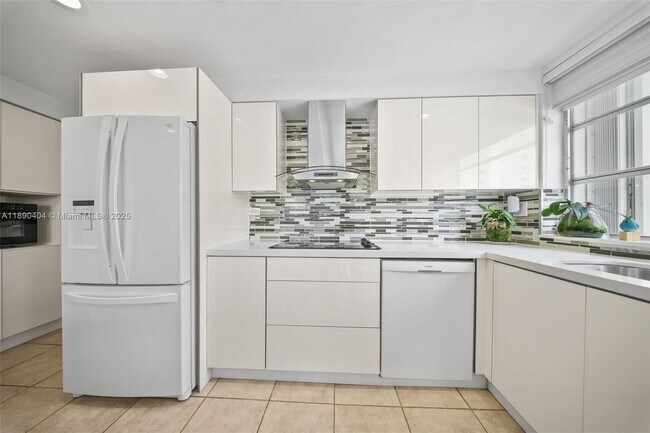 Building Photo - 1408 Brickell Bay Dr