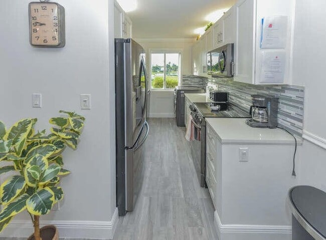 Building Photo - 353 S US Hwy 1