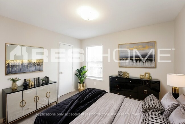 Building Photo - 2968 St Bernard Dr