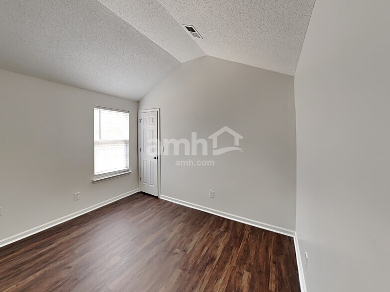 Building Photo - 10220 Seedling Ln
