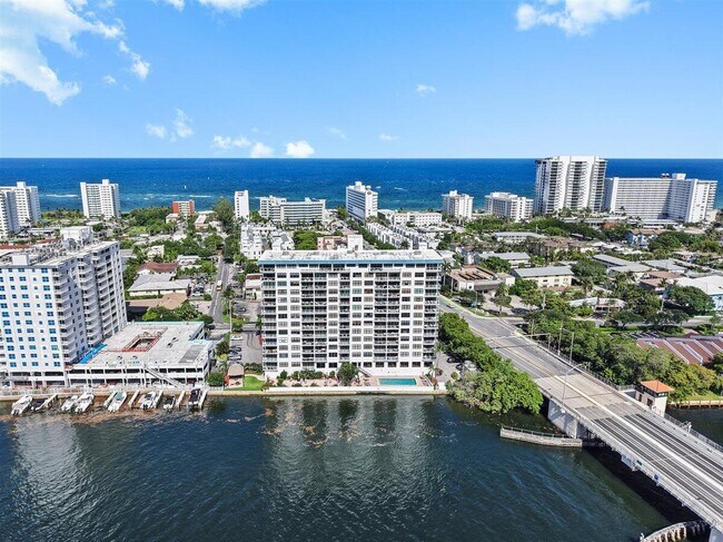 Building Photo - 1401 N Riverside Dr