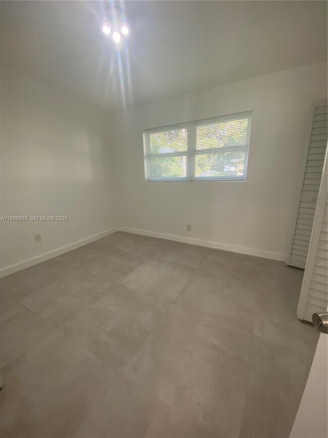 Building Photo - 2011 NE 167th St