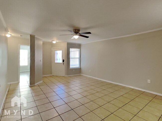 Building Photo - 528 N Brentwood Ave