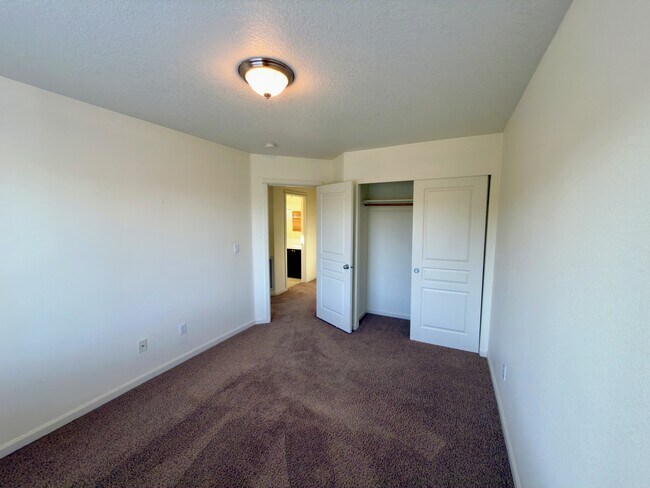 Building Photo - 20893 SW Edgemont St